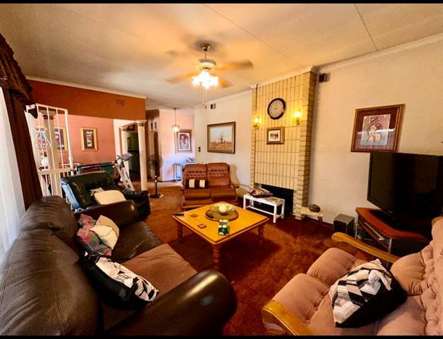 3 BEDROOM HOUSE FOR SALE IN THE ORCHARDS